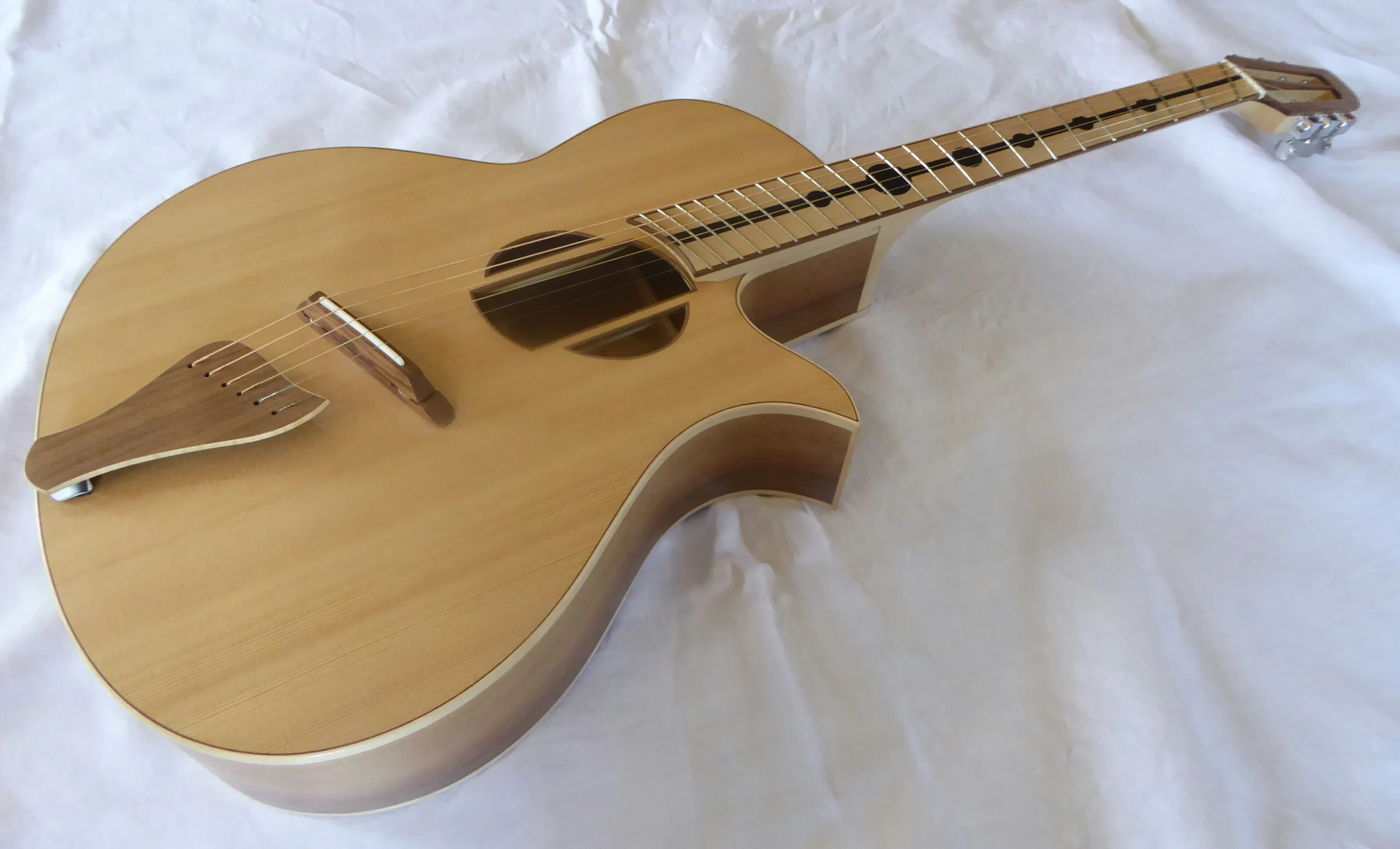 Heier Akustik – Detailansicht 8 – handgefertigte Akustikgitarre von Heier Guitars bei Dresden und Meißen